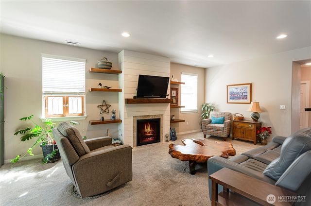 8210 Vashon Drive NE, Lacey, WA 98516
