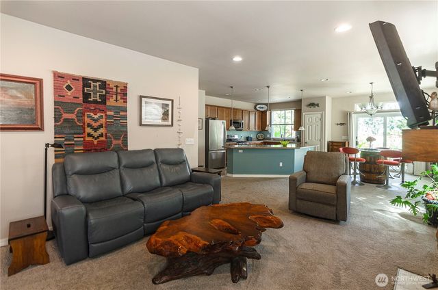 8210 Vashon Drive NE, Lacey, WA 98516