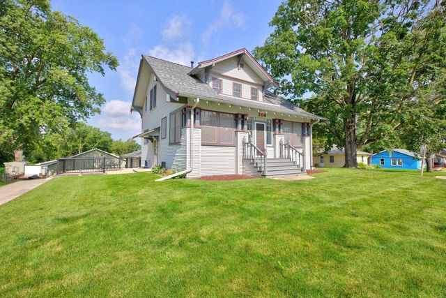 206 S Hackett Road, Waterloo, IA 50701
