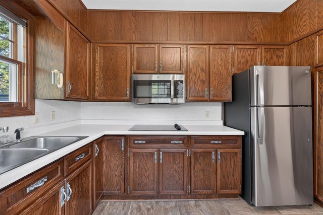 206 S Hackett Road, Waterloo, IA 50701