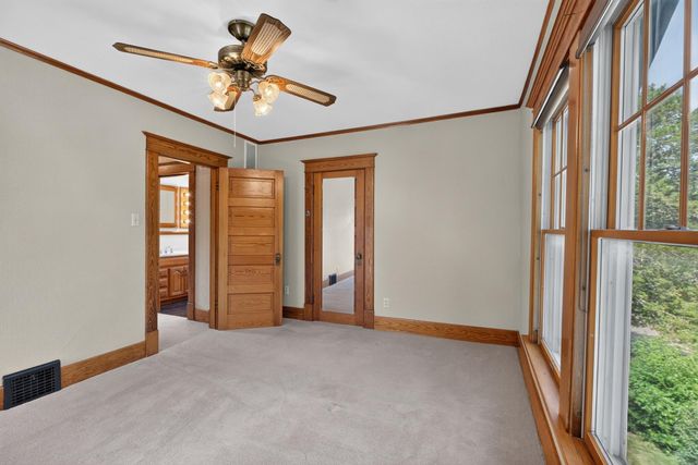 206 S Hackett Road, Waterloo, IA 50701