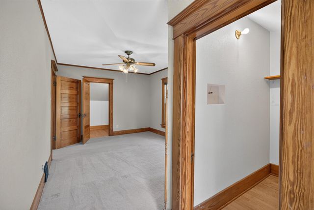 206 S Hackett Road, Waterloo, IA 50701