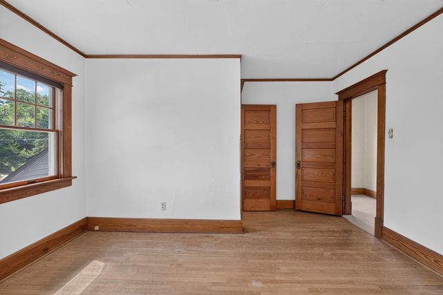 206 S Hackett Road, Waterloo, IA 50701