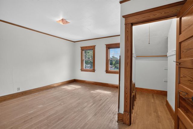 206 S Hackett Road, Waterloo, IA 50701