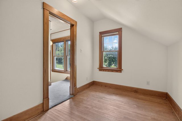206 S Hackett Road, Waterloo, IA 50701