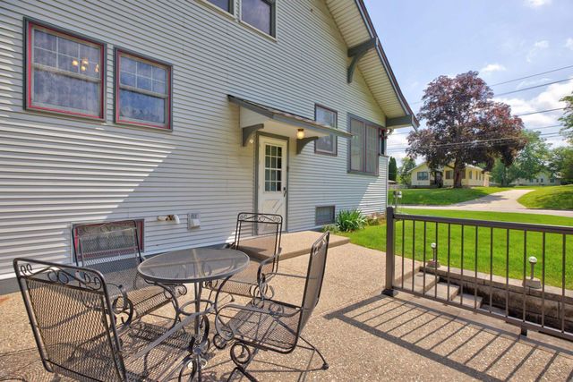 206 S Hackett Road, Waterloo, IA 50701