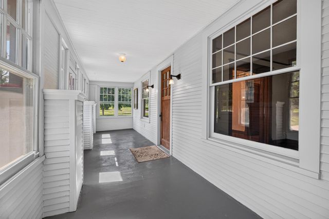 206 S Hackett Road, Waterloo, IA 50701