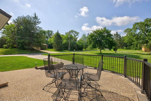 206 S Hackett Road, Waterloo, IA 50701