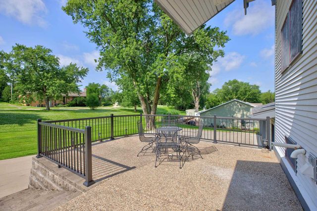 206 S Hackett Road, Waterloo, IA 50701
