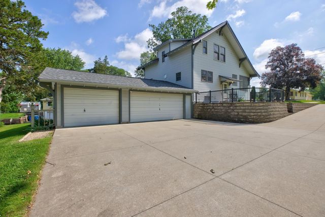 206 S Hackett Road, Waterloo, IA 50701