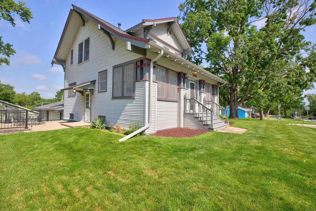 206 S Hackett Road, Waterloo, IA 50701