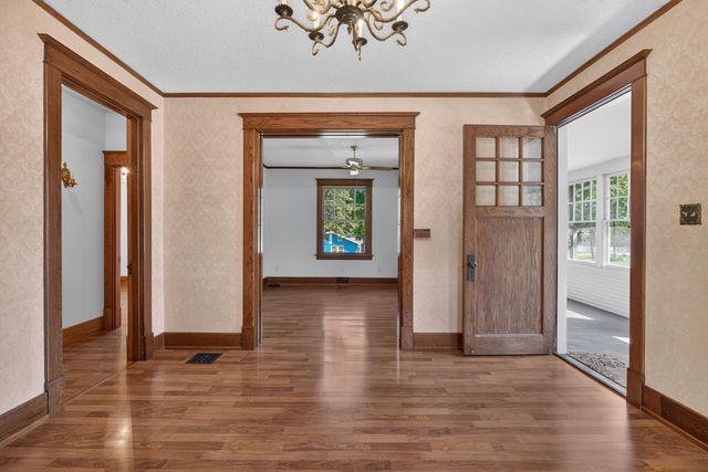 206 S Hackett Road, Waterloo, IA 50701