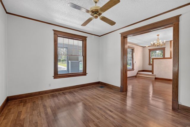 206 S Hackett Road, Waterloo, IA 50701
