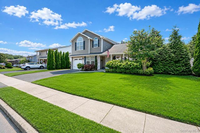 134 Paris Court, West Islip, NY 11795