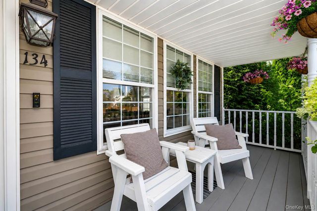 134 Paris Court, West Islip, NY 11795