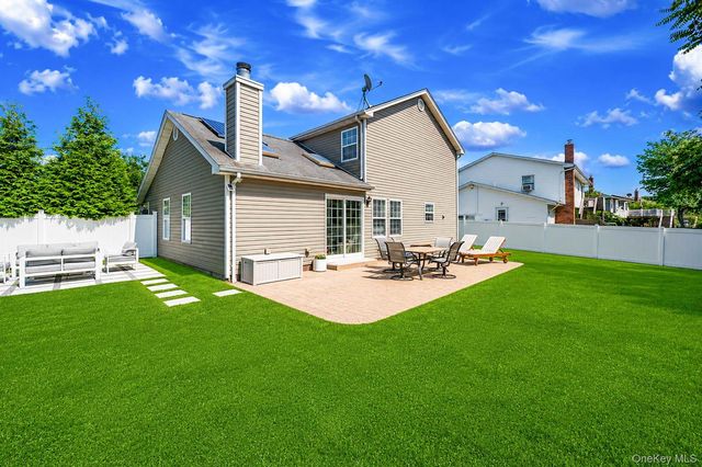 134 Paris Court, West Islip, NY 11795