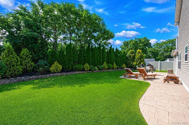 134 Paris Court, West Islip, NY 11795