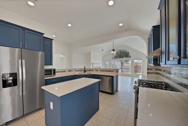 2743 Waterway Drive, Grand Prairie, TX 75054