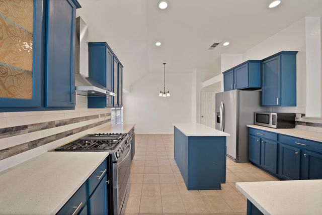 2743 Waterway Drive, Grand Prairie, TX 75054