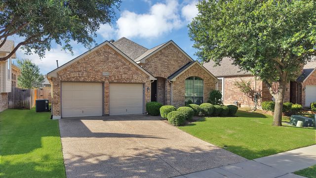 2743 Waterway Drive, Grand Prairie, TX 75054