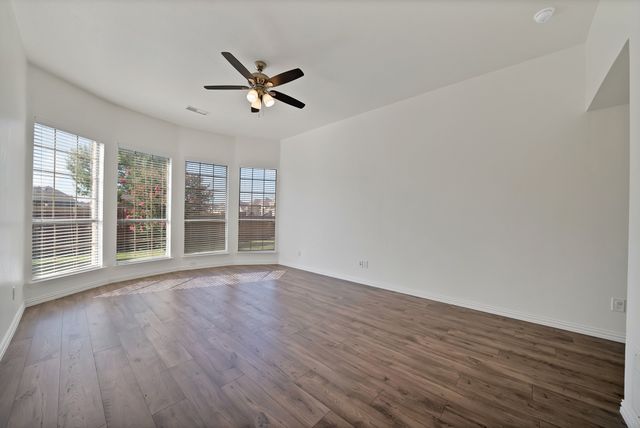 2743 Waterway Drive, Grand Prairie, TX 75054