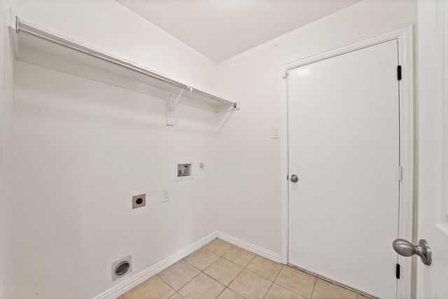 2743 Waterway Drive, Grand Prairie, TX 75054