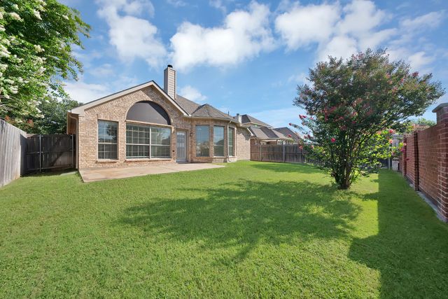 2743 Waterway Drive, Grand Prairie, TX 75054