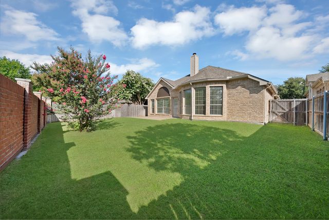 2743 Waterway Drive, Grand Prairie, TX 75054