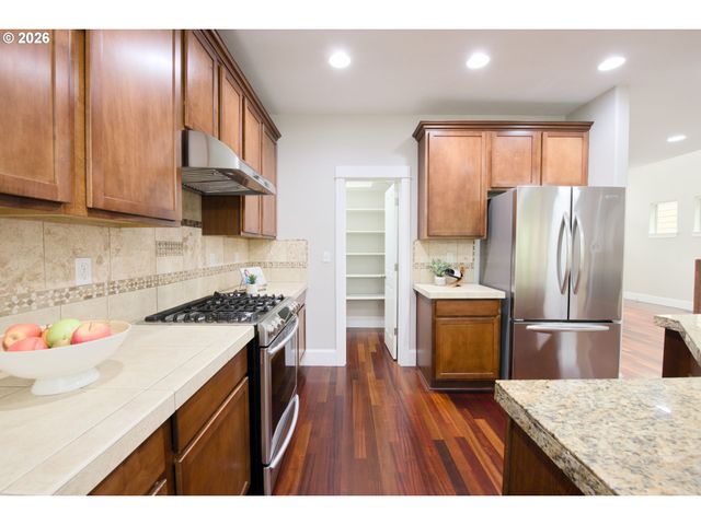 5647 Nw LARK MEADOW Ter, Portland, OR 97229