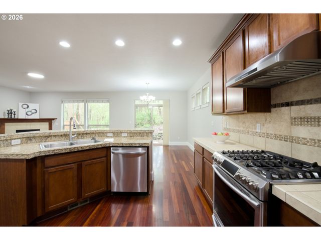 5647 Nw LARK MEADOW Ter, Portland, OR 97229