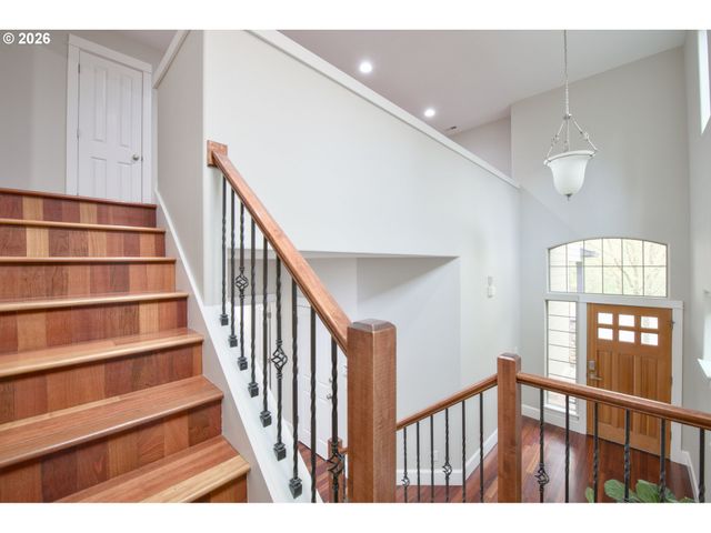 5647 Nw LARK MEADOW Ter, Portland, OR 97229