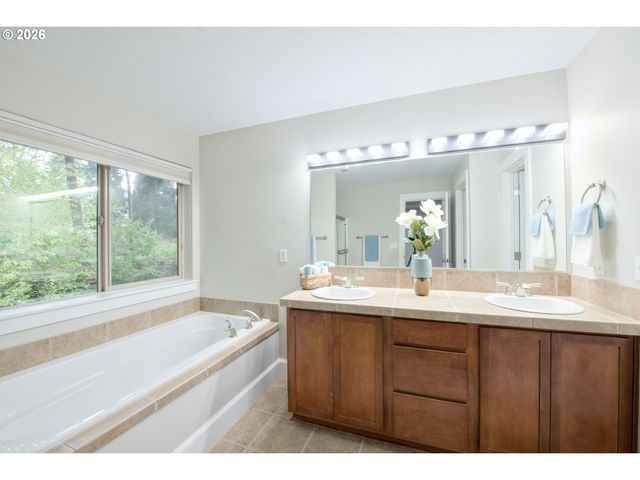 5647 Nw LARK MEADOW Ter, Portland, OR 97229