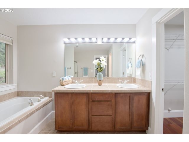 5647 Nw LARK MEADOW Ter, Portland, OR 97229