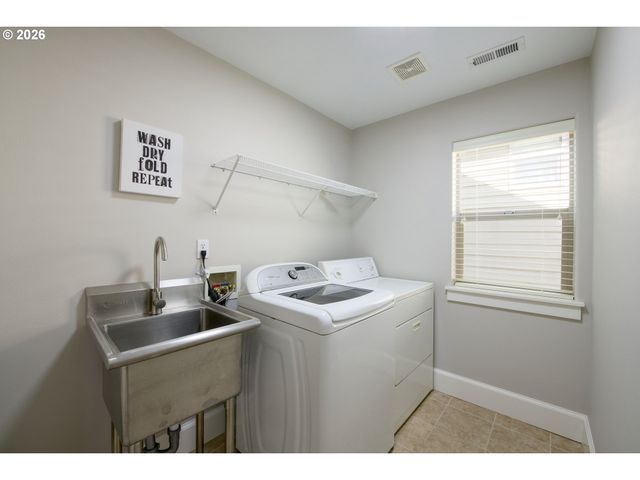 5647 Nw LARK MEADOW Ter, Portland, OR 97229