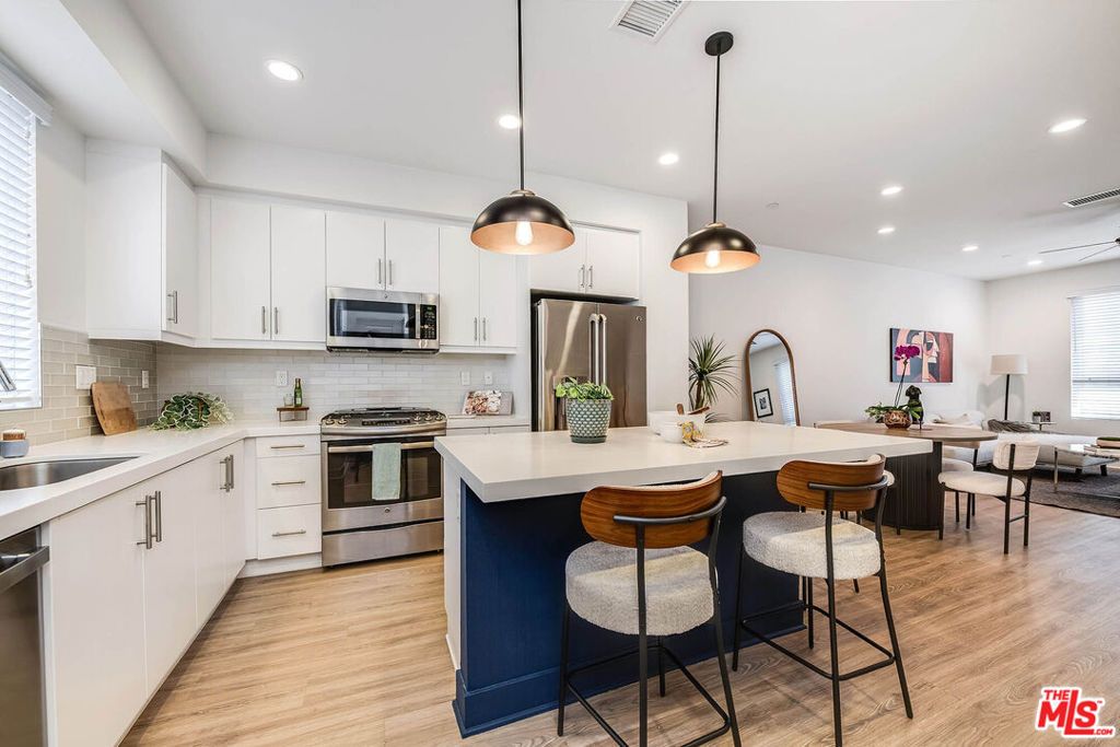 10716 Toluca Court, Toluca Lake, CA 91602 — photo 2