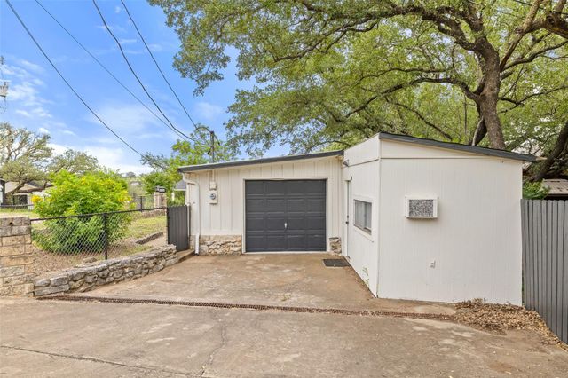 1201 Lakeshore DR, Spicewood, TX 78669