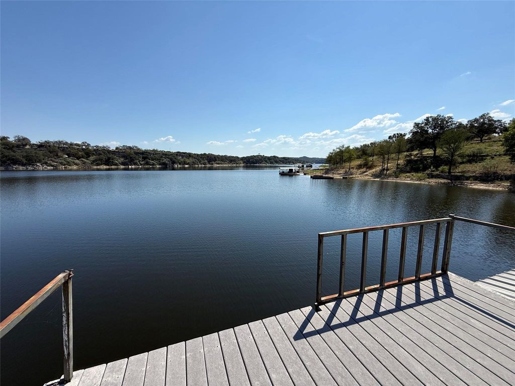 1201 Lakeshore DR, Spicewood, TX 78669
