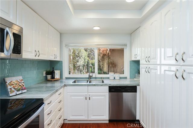 5282 Thorn Tree, Irvine, CA 92612