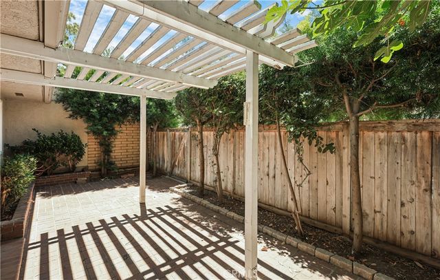 5282 Thorn Tree, Irvine, CA 92612