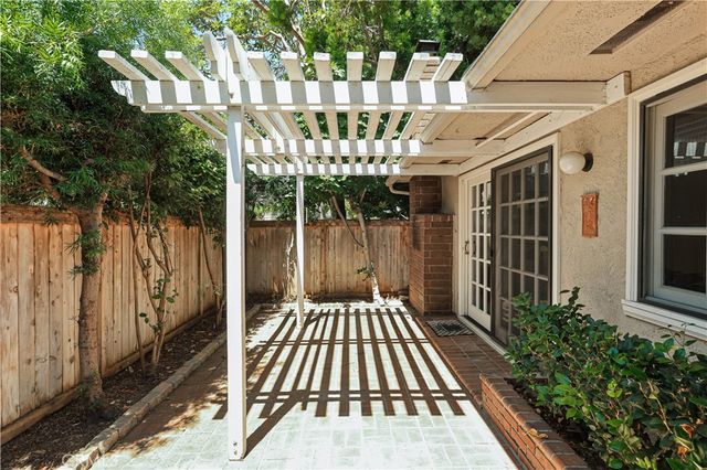 5282 Thorn Tree, Irvine, CA 92612