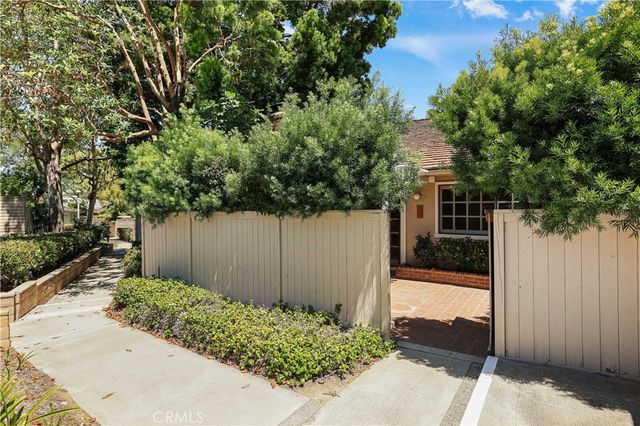 5282 Thorn Tree, Irvine, CA 92612