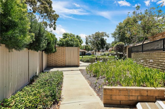 5282 Thorn Tree, Irvine, CA 92612