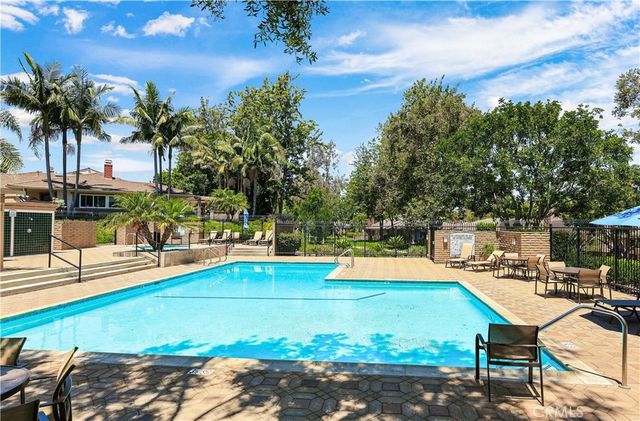 5282 Thorn Tree, Irvine, CA 92612