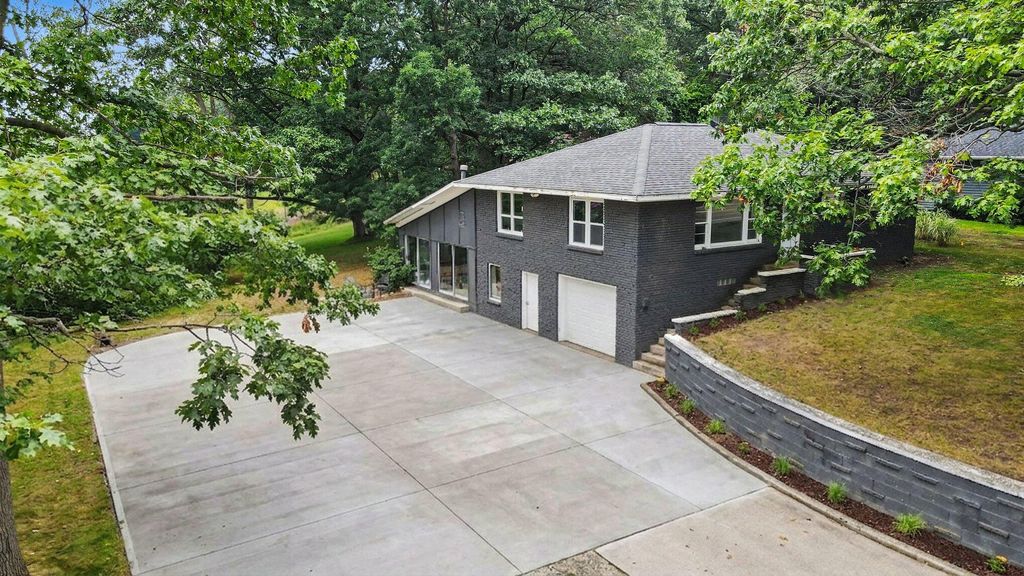 16597 152nd Avenue, Spring Lake, MI 49456