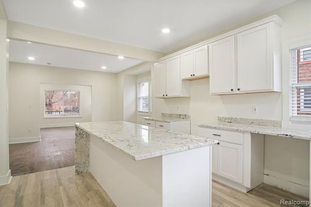 4134 Lakewood, Detroit, MI 48215