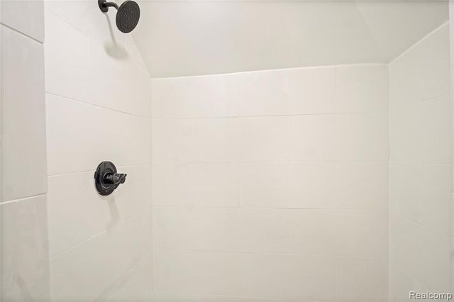 4134 Lakewood, Detroit, MI 48215