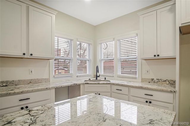 4134 Lakewood, Detroit, MI 48215