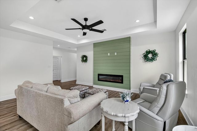 502 S Carroll Street, La Porte, TX 77571