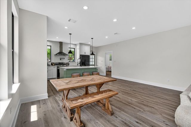 502 S Carroll Street, La Porte, TX 77571