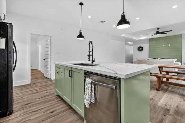 502 S Carroll Street, La Porte, TX 77571